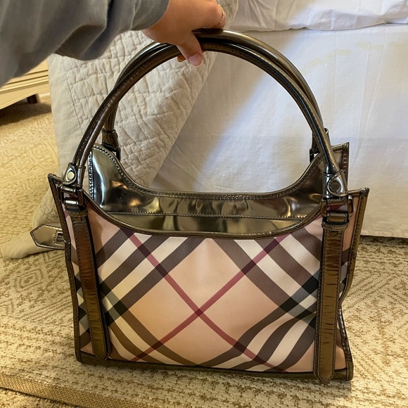 COPY - Authentic Burberry Tote AVAILABLE - Picture 2 of 5
